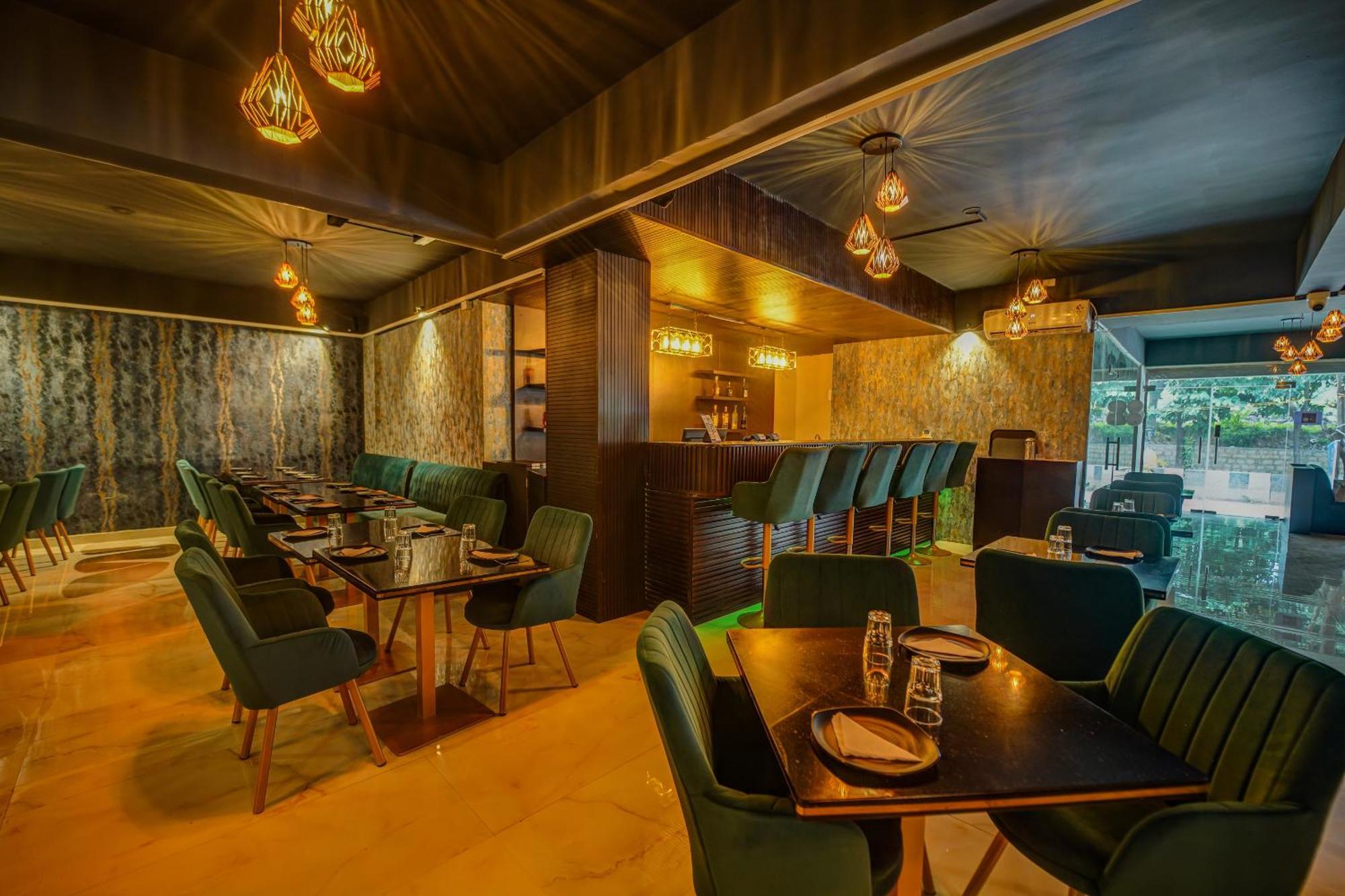 The Emerald Inn Bangalore Dış mekan fotoğraf