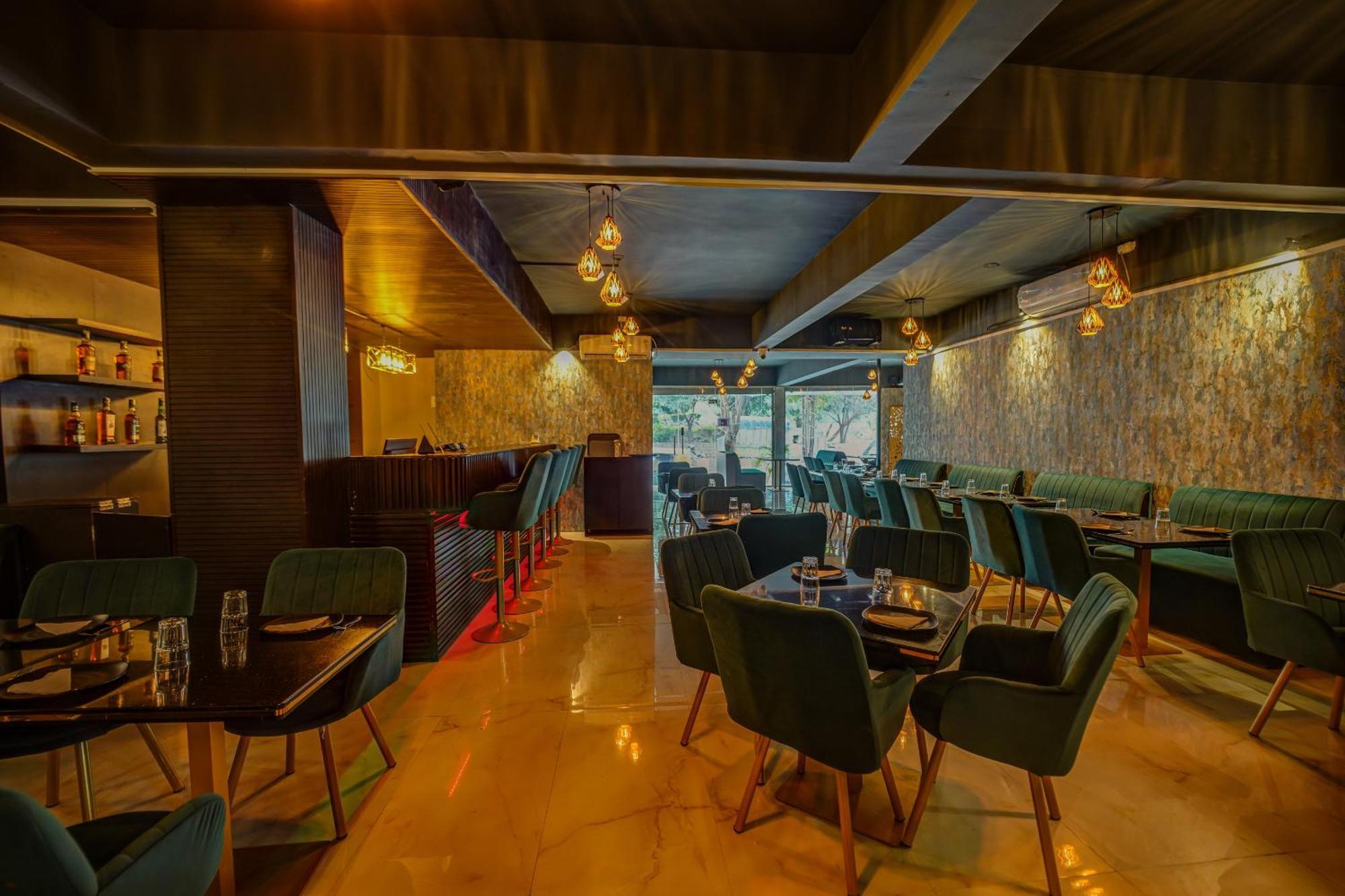 The Emerald Inn Bangalore Dış mekan fotoğraf
